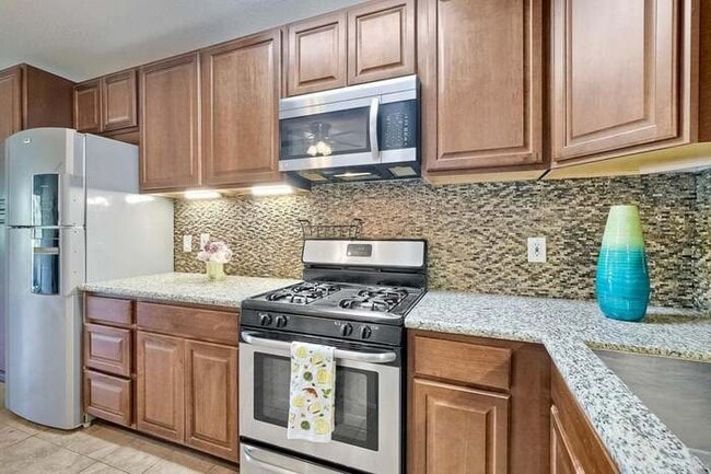 Building Photo - 868 E Alvarado St Unit 44