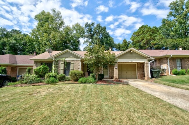 Building Photo - Heart of Auburn! 2 Bedroom Townhouse For Rent