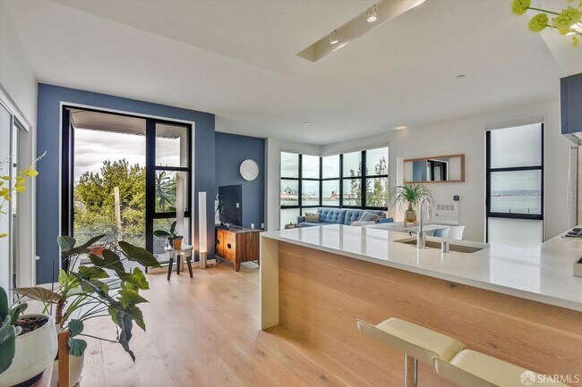 Photo - 451 Donahue St