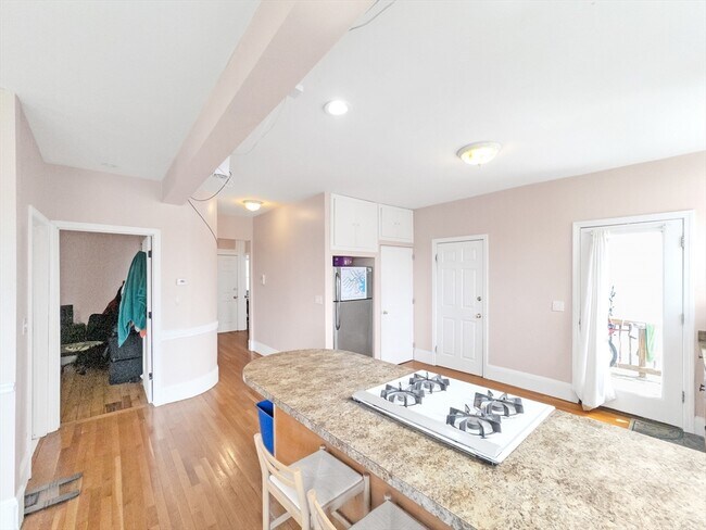32 Fisher Ave Unit 2