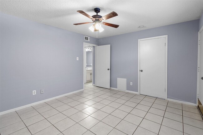 Photo - 1016 E Tri Oaks Ln Unit 92