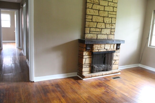 Photo - 103 S Shadowlawn Dr