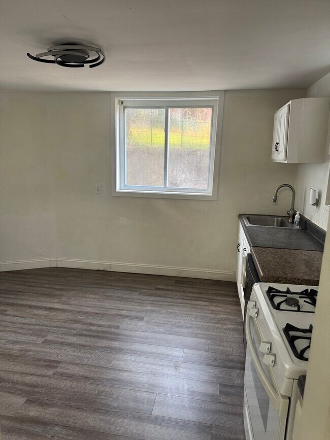 Photo - 3rd Street, Pitcairn Unit 324 3rd Street