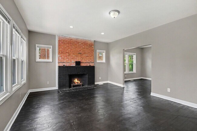 Photo - 2731 Elmhurst St