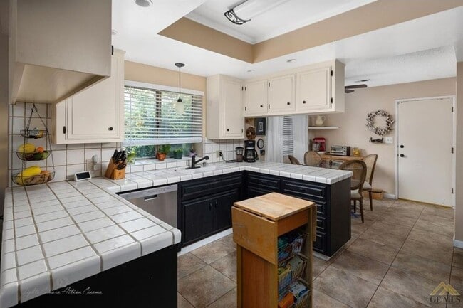 Photo - 3 BEDROOM, 2 BATH HOME IN THE OAKS, SW