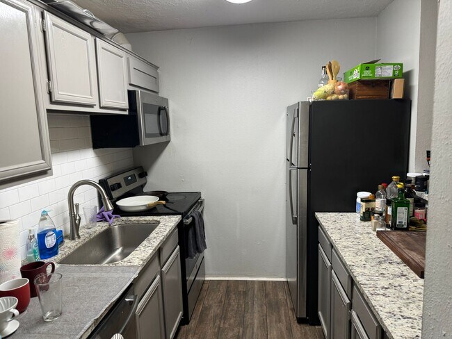 Photo - JULY PRE-LEASE 2 Bedroom 2 Bathroom Split ...