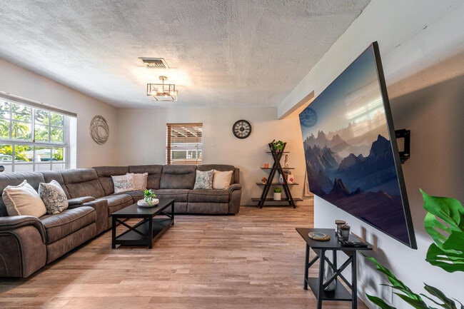 Photo - 1315 SW 30th St Unidad SI FL1-ID1475656P