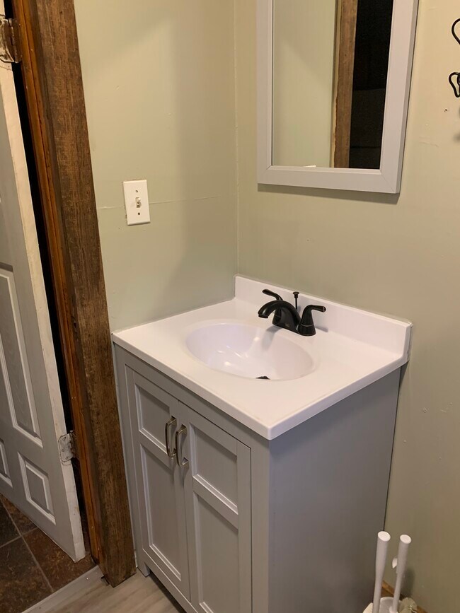 Photo - 19 Fulton St Unidad Left Side