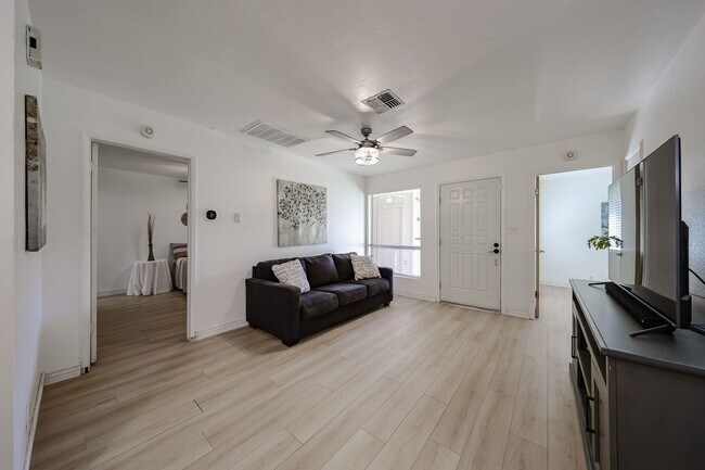 Photo - Great Location and Nicely Updated 2 Bed 2 Bath!
