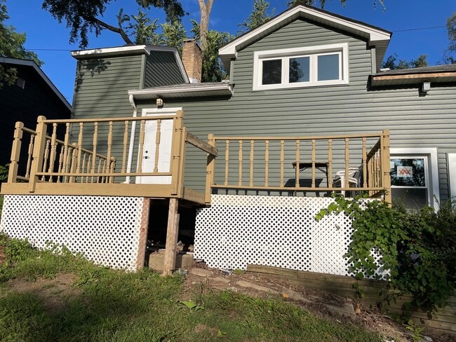 Building Photo - 35356 N Summit Pl Unit LAKEFRONT Apartment/Cottage