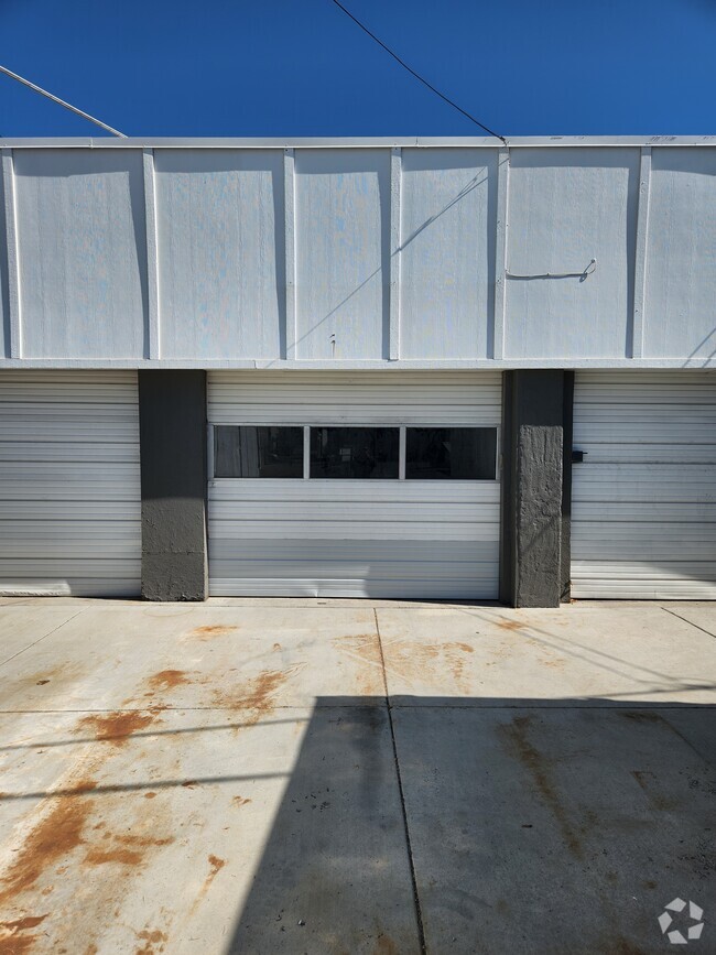 Building Photo - 1530 S State St Unit Retail #3 Rental