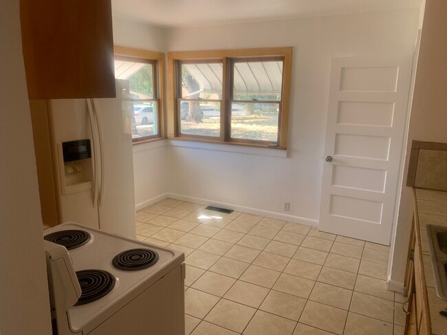 Kitchen - 1330 Elm Ave Unit A