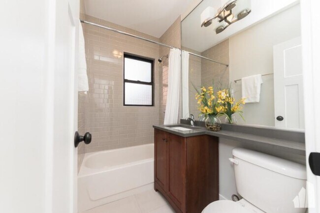 Photo - 0 bedroom in Chicago IL 60657 Unidad o2