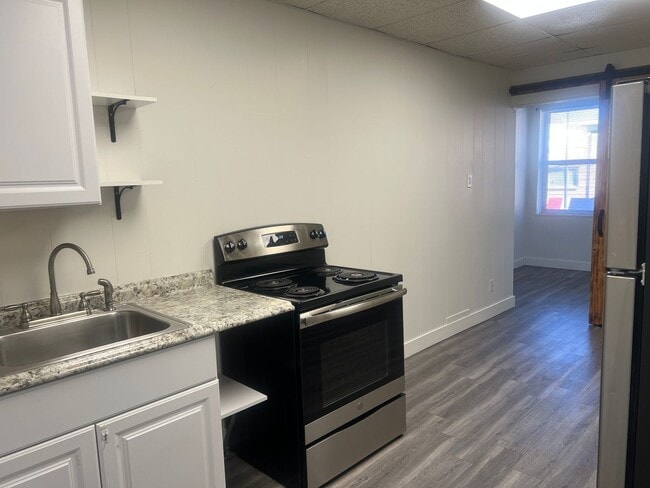 Building Photo - One bedroom in the Heart of Downtown Golden! Unit #5