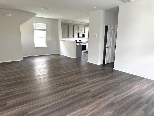 Photo - 401 Kapok St