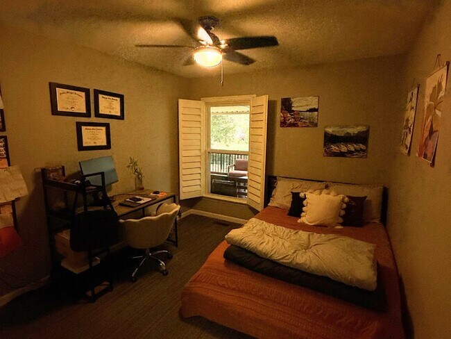 Photo - 303 Carlton Pl