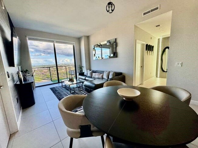 Building Photo - 5350 NW 84th Ave Unit 2013