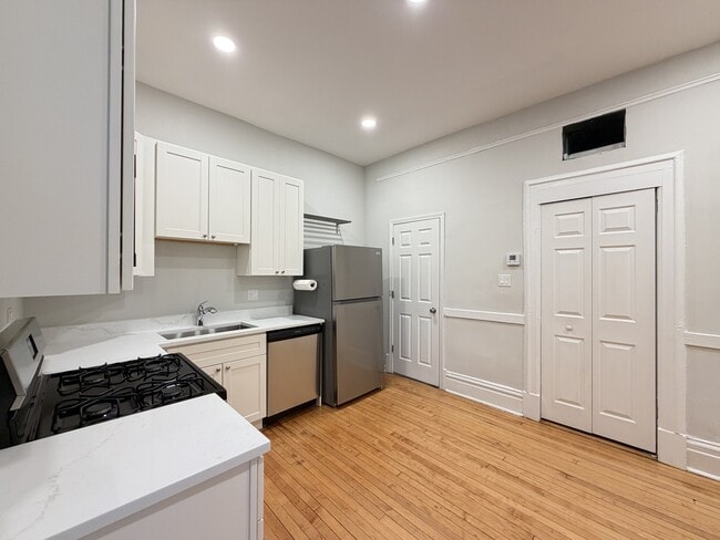 Photo - 1025 N Sacramento Ave Unit J05P