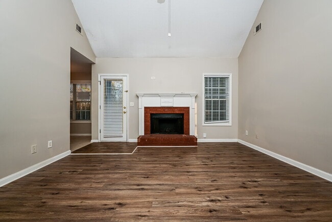 Photo - 426 Old Ivy Path