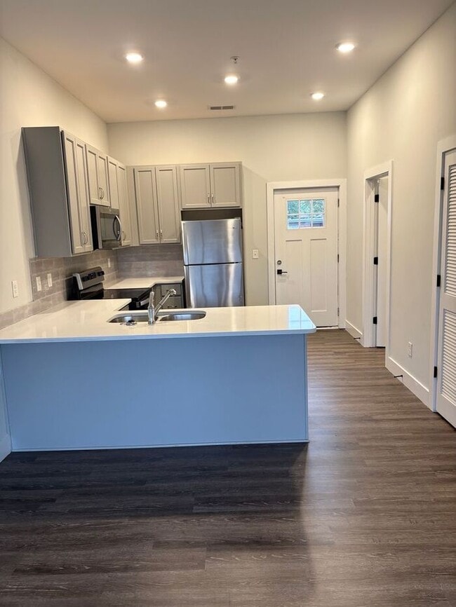 Building Photo - Now Leasing | Midtown Apartment with Balcony