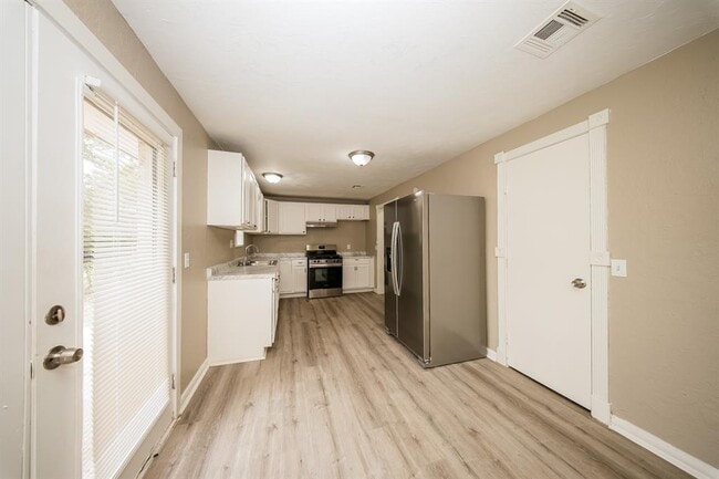 Photo - 5025 Brookdale Dr