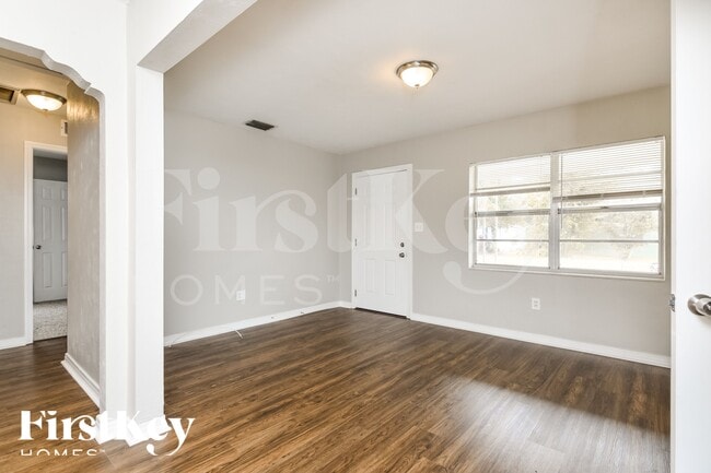 Photo - 719 W Ohio Ave