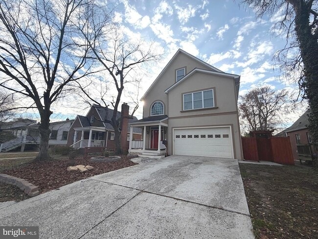 Photo - 728 18th St S