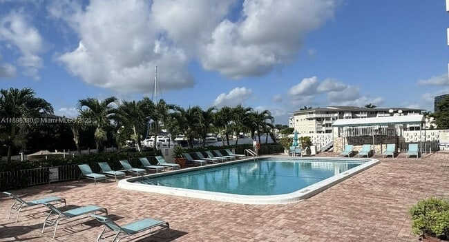 Photo - 401 Golden Isles Dr Unit 910