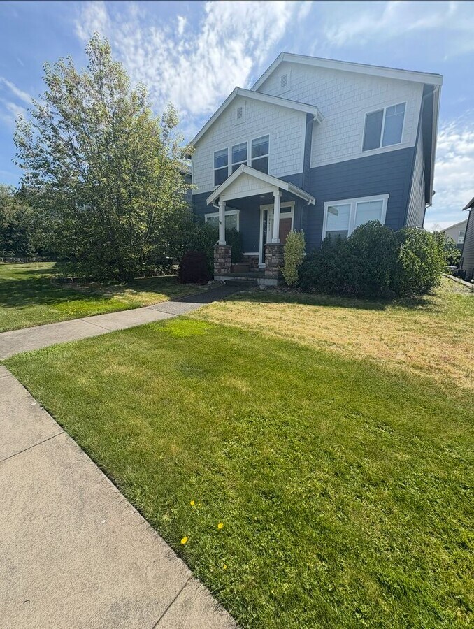 Photo - Tehaleh Welcomes You Home to This 5 Bed Be...