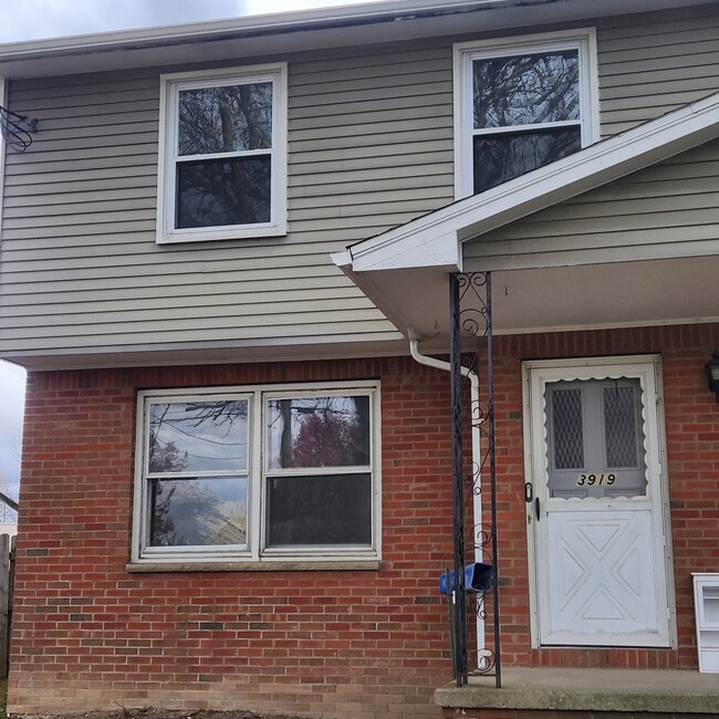 Building Photo - 3919 Harvard St Unit 3919 Harvard St.