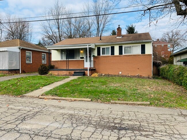 Building Photo - 1325 Vermont Pl NE