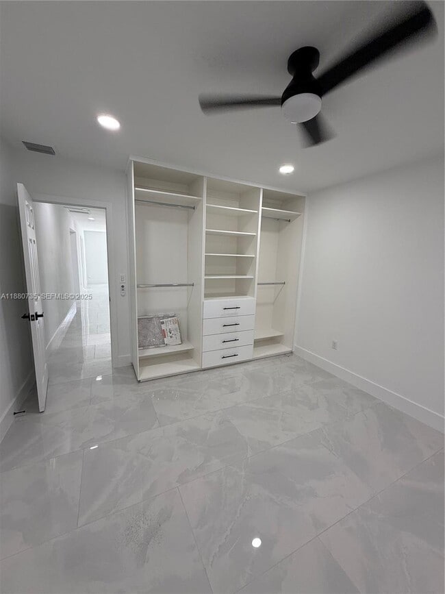 Photo - 841 W 50th St