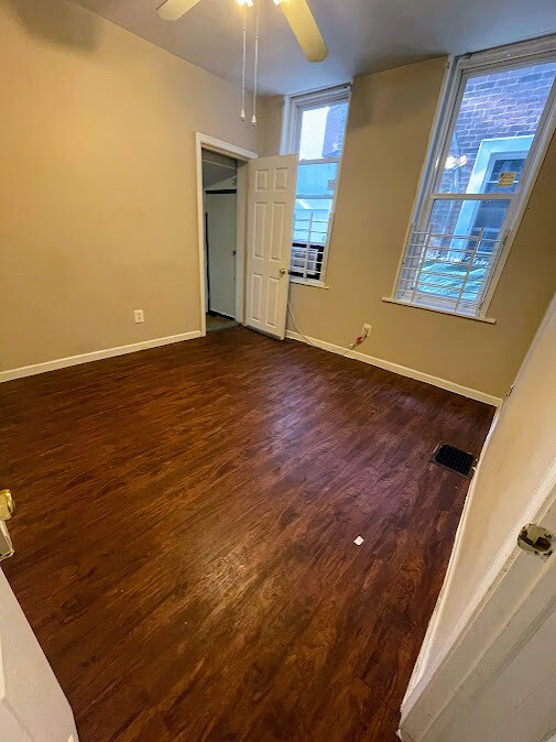 Apartamento 1 - Dormitorio trasero con vestidor - 1861 N Willington St