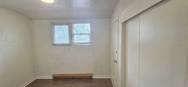 Building Photo - 225 E Kensington Ave