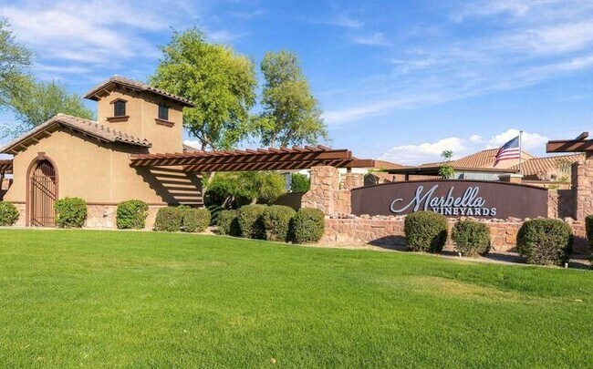 Photo - Gilbert 5-Bedroom Home with Pool, Loft & Primary Suite Downstairs – Minutes from Gilbert Regional...