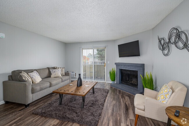 1BR, 1BA - 650SF - Living Room