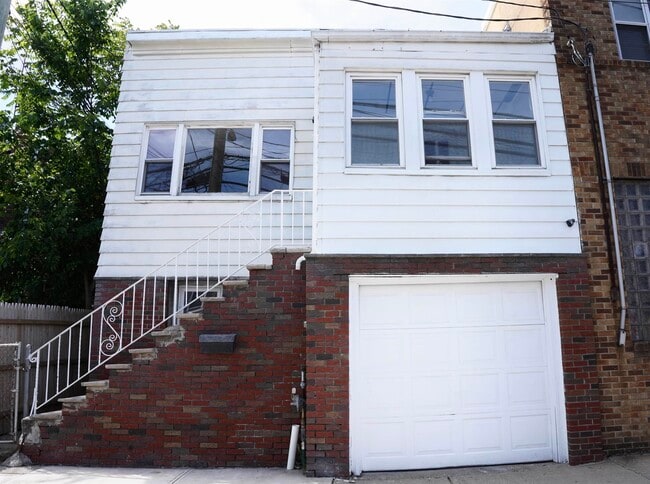 Photo - 6109 Meadowview Ave House