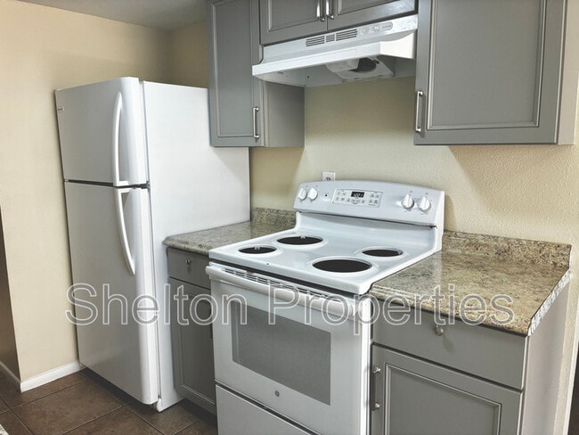 Photo - 860 E Brown Rd