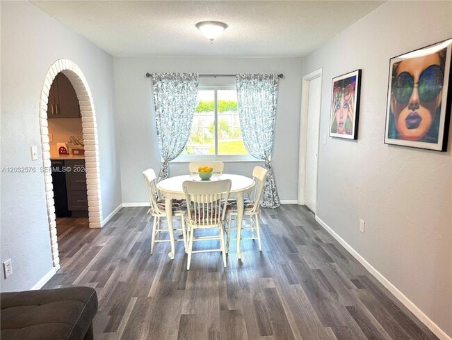 Photo - 1063 Wexford Way