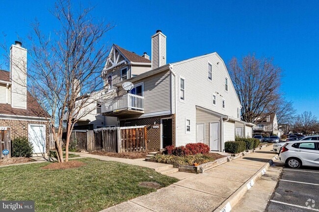 Building Photo - Elevated Comfort: Spacious Condo with Loft...