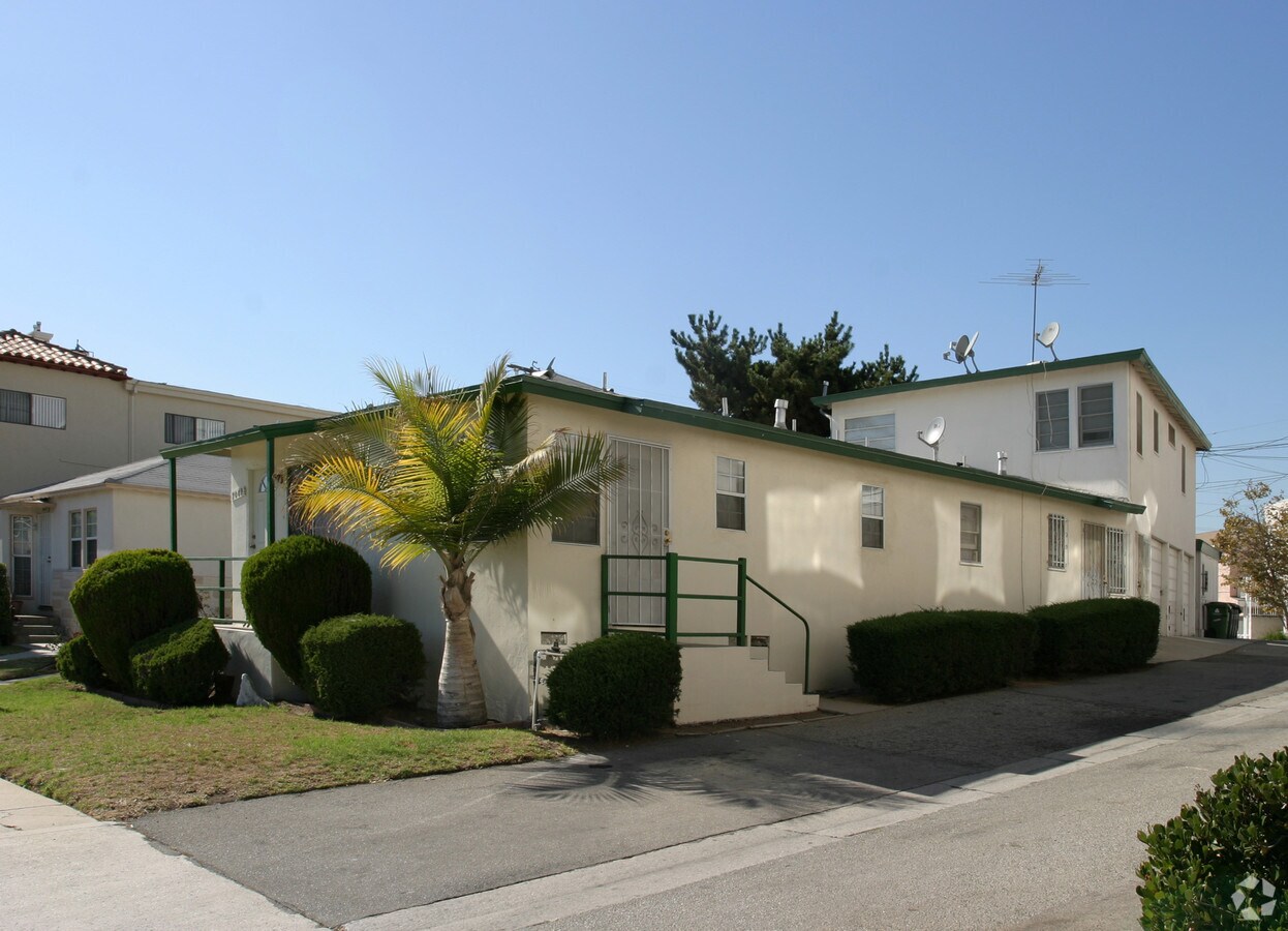 Photo - 7009-7011 Flight Ave