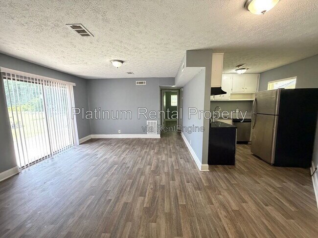 Photo - 1512 Waverly Way Unit D-2