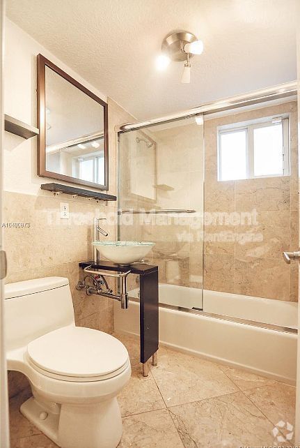 Building Photo - 150 SW 10th St Unit 4 Rental