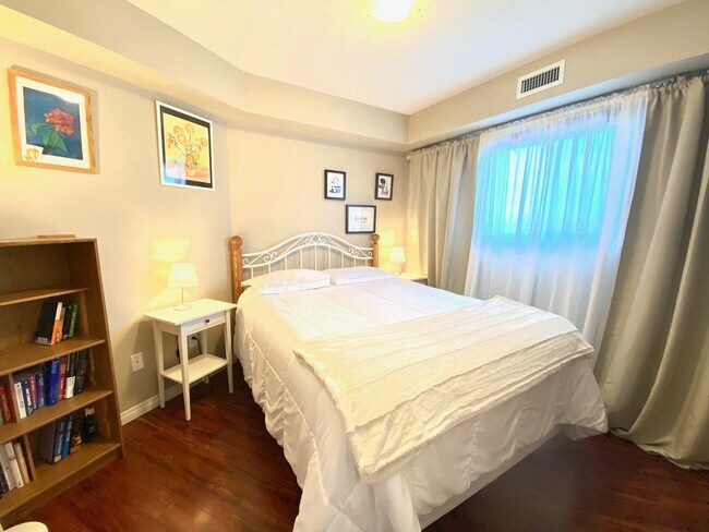 Photo - 8117 114 Av NW