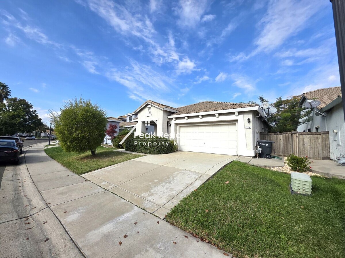 Photo - Spacious Natomas 3bd/2ba Home with 2 Car Garage
