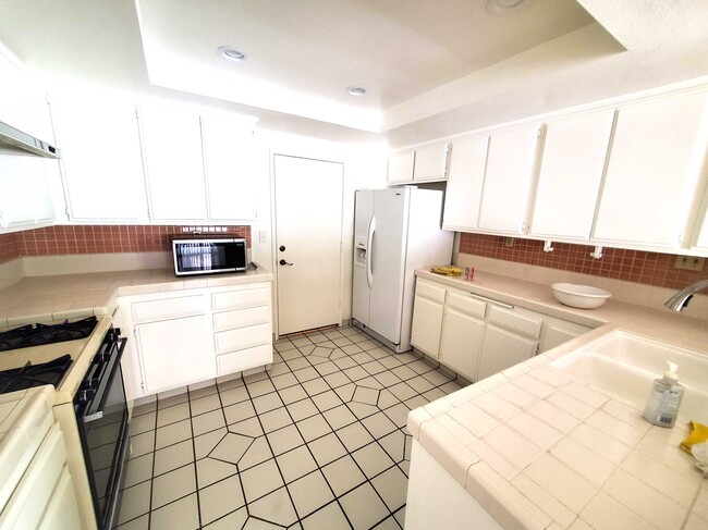 Photo - 16807 Camden Ln