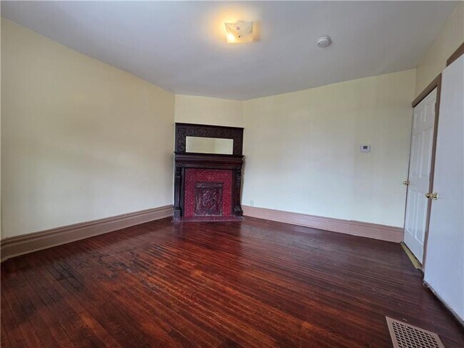 Photo - 703 E 14th Ave