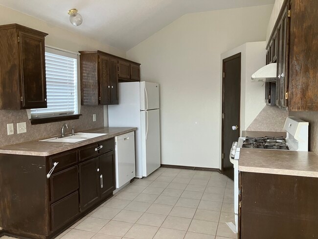 Photo - 16300 Seminole Dr