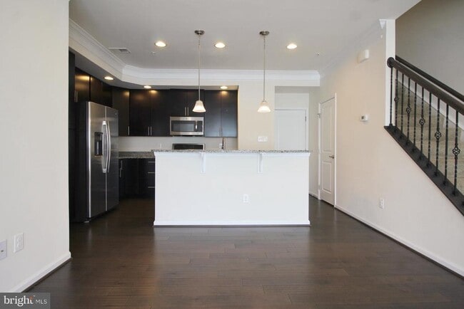 Photo - 13615 Air and Space Museum Pkwy