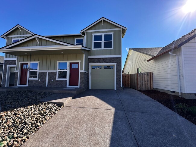 Building Photo - 176 Unit 1067 Sassafras